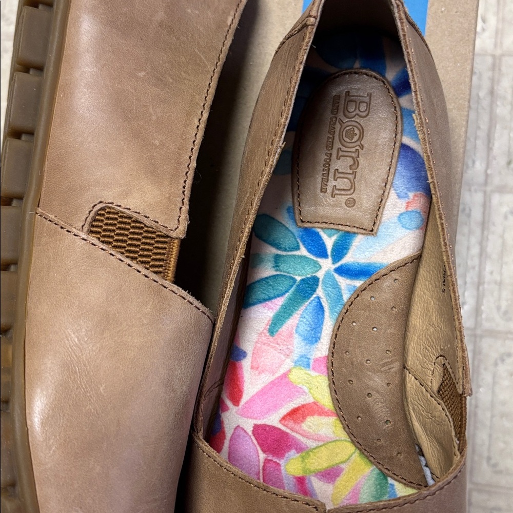 Born Women's Brown Leather Flats - Picture 3 of 4